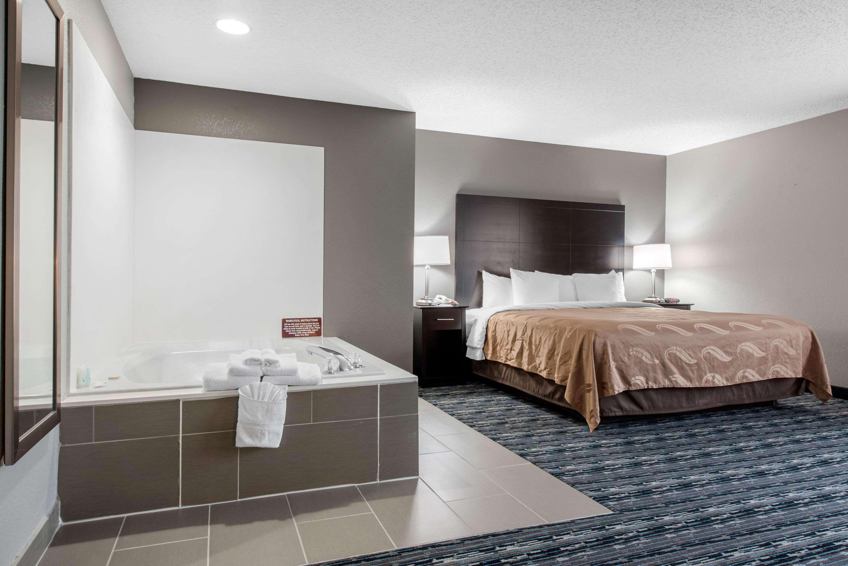 Quality Inn & Suites Brownsburg - Indianapolis West Extérieur photo
