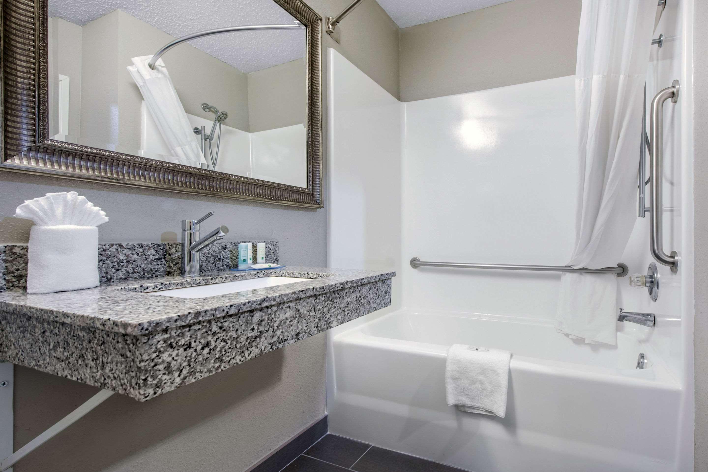 Quality Inn & Suites Brownsburg - Indianapolis West Extérieur photo